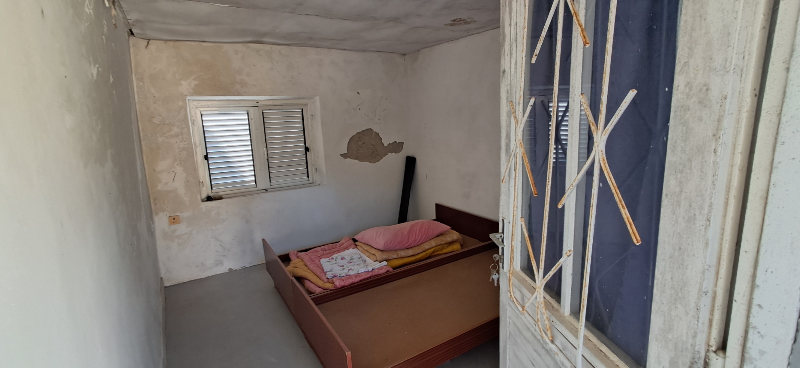 Soba na prvom katu kuće za renovaciju na Šipanu